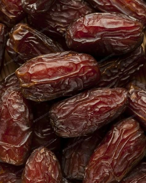 Dates are considered one of the most comforting foods, so you can buy a special group of them that guarantees you a feeling of relaxation. To know the price contact us +60 11-1119 1157 wa.me/601111191157 Dates Photography, Vitamin A Benefits, Visual Guidelines, Plant Based Diet Benefits, Health Benefits Of Lemon, Benefits Of Vitamin A, Lemon Spaghetti, Mignon Steak, Filet Mignon Steak