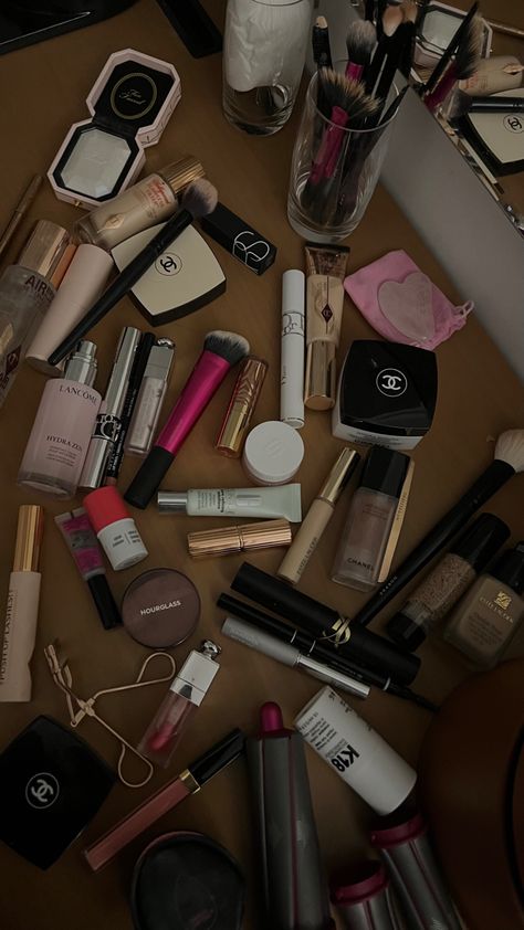 Makeup Is Life, Makeup Haul, Beauty Natural Products, Vogue Beauty, Makeup Obsession, Luxury Makeup, Makeup Items, Makeup Essentials, Aesthetic Makeup