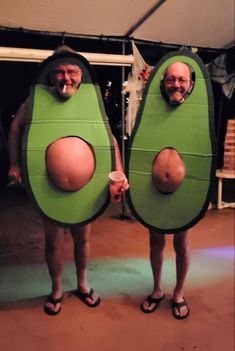 #funny #funnymemes #funnyvideos #funnyshit #funnypictures #funnymeme Weird Couple Halloween Costumes, Idea For Halloween Costumes, Funny Partner Halloween Costumes, Couple Halloween Costumes Celebrities, Good Halloween Costume Ideas, Halloween Cute Outfits, Funny Cute Costumes, Pairs Of Things, Halloween Duo Costumes Funny