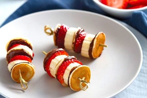 Mini Taco Bites, Party Food For Kids, Healthy Spring Rolls, Oreo Cookie Pops, Taco Bites, Yoghurt Dip, Mini Hot Dogs, Rice Bubbles, Fruit Kebabs