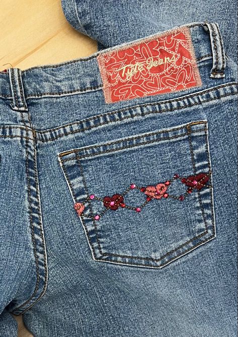 How To Bedazzle Jeans, Bedazzled Jeans Diy, Jeans Rhinestones, Y2k Rhinestone Jeans, Righnstone Jeans, Bedazzled Clothes, Y2k Jeans With Gems, Bejeweled Jeans Y2k, Rhinestone Jean Pockets