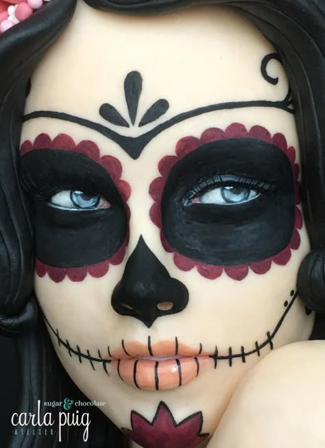 Hi everyone! This is my contribution to Sugar Skull Bakers 2016, made with chocolate and fondant. This is the facebook page, please visit if you want to see all the amazing pieces!! www.facebook.com/sugarskullbakers/ And this is my facebook page... Makijaż Sugar Skull, Halloween Makeup Sugar Skull, Fantasy Make-up, Halloweenský Makeup, Den Mrtvých, Halloween Make-up Looks, Dead Makeup, Halloween Makeup Diy, Sugar Skull Makeup