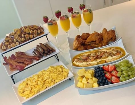 Couples Brunch Ideas, Breakfast Buffet At Home, Breakfast Plates Black People, Bufette Ideas, Brunch Catering Ideas, Breakfast Ideas Black People, Breakfast Buffet Ideas Brunch Party, Brunch Set Up Ideas, Mothers Day Brunch Ideas