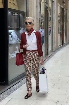 Mode Ab 50, Stylish Outfits For Women Over 50, Clothes For Women Over 50, Over 60 Fashion, Older Women Fashion, 60 Fashion, Over 50 Womens Fashion, Casual Chic Outfit, Chic Outfit