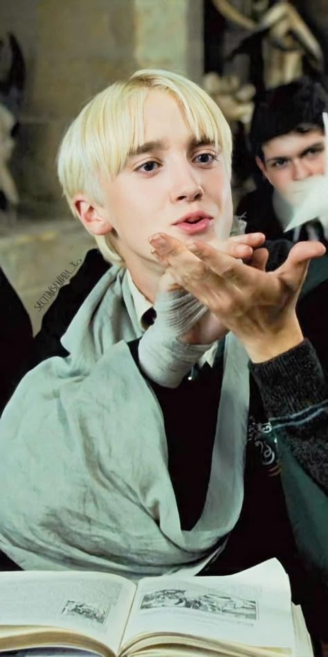 Lucious Malfoy, Drako Malfoy, Draco Malfoy Hot, Stile Harry Potter, Draco Malfoy Imagines, Draco Malfoy Fanart, Harry Potter Background, Harry Draco, Draco Malfoy Aesthetic