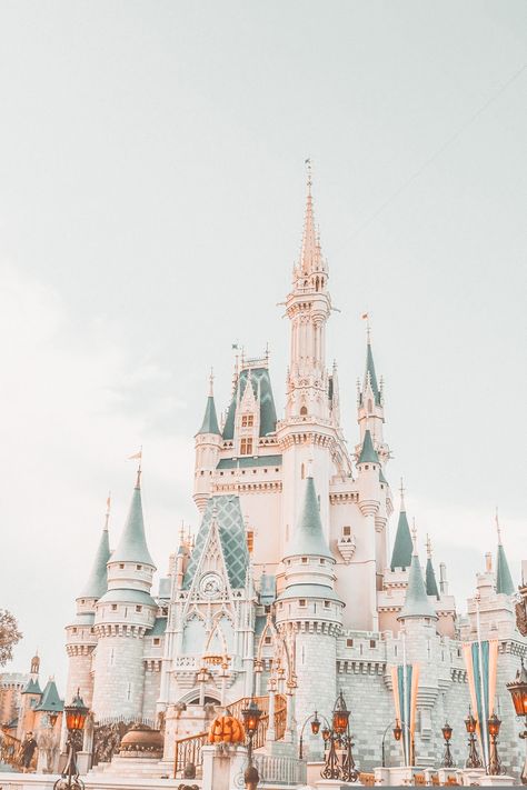 Subtle Disney Background, Dreamy Disney Aesthetic, Disney World Asethic, Aesthetic Disney Widgets, Disney Atheistic, Disney Widgets Aesthetic, White Disney Aesthetic, Pastel Disney Aesthetic, Disney Asthetics Wallpaper