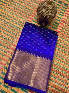 Mangalagiri pattu sarees with ikkath design Pink Saree Silk, Mangalagiri Pattu Sarees, Latest Pattu Sarees, Kuppadam Pattu Sarees, Silk Saree Blouse Designs Patterns, Long Blouse Designs, Saree Kuchu Designs, Blouses Designs, New Saree Designs