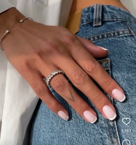 Best Short Nail Designs, Oval Nails French, Classy Wedding Nails, Classy Short Nails, Squoval Acrylic Nails, Round Square Nails, Cute Short Nail Designs, Square Oval Nails, Nail Shapes Squoval