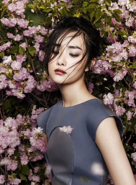 Phuong SS14 advertisement by Zhang Jingna featuring Kwak Ji Young Zhang Jingna, Beauty Fotografie, Fashion Photography School, Bloom Fashion, How To Wear Makeup, Mode Editorials, Fashion Photography Inspiration, Fashion Photography Editorial, 인물 사진