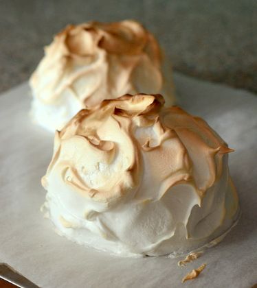 Brownie Baked Alaskas Brownie Baked Alaska, Meringue Clouds, Bombe Alaska, Baked Alaska Recipe, Alaska Recipes, Ice Cream And Cake, Pavlova Cake, Chocolate Creations, Desserts With Biscuits