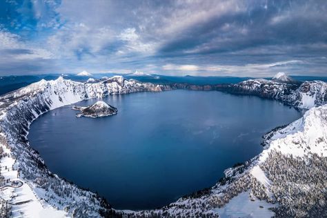 Crater Lake National Park is on every things to do in Oregon list. This photo shows a view of the caldera of Crater Lake from high above. Oregon Bucket List, Things To Do In Oregon, Unique Sayings, Crater Lake Oregon, Oregon Photography, Oregon Waterfalls, Painted Hills, Crater Lake National Park, Crater Lake