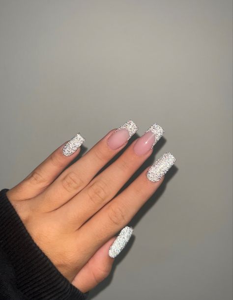 Flash Effect Nails, Nokti Za 2024, Nail Flash, Flash Nails, Light Nails, Prom Nails, Winter Nails, Red Nails, Short Nails