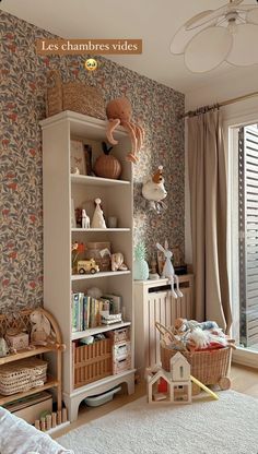 Vintage Style Playroom, Fairytale Playroom, Shelf Kids Room, Vintage Kids Room, Cool Kids Bedrooms, Toddler Girl Room, Kids Bedroom Inspiration, Nursery Room Inspiration, Toddler Rooms