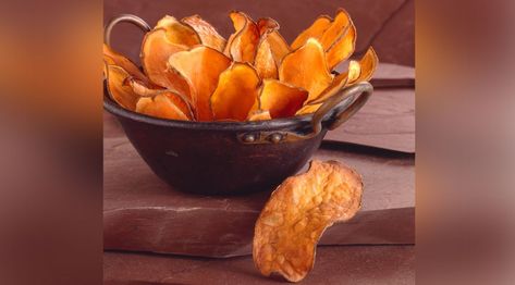 Paleo Sweet Potato Chips Homemade Sweet Potato Chips, Rocco Dispirito Recipes, Sweet Potato Chips Recipe, Rocco Dispirito, Lost 30 Pounds, Healthy Chips, Potato Snacks, Sweet Potato Chips, Idee Pasto Sano