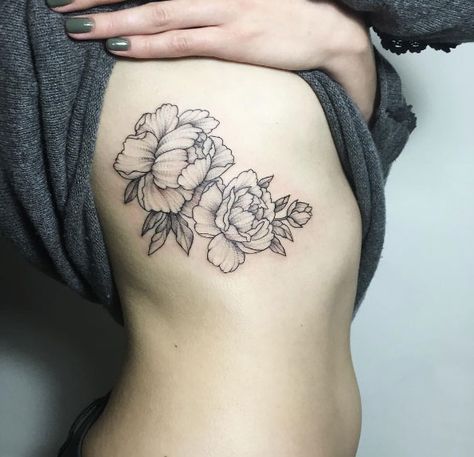 Tattoo For Women On Side, Flower Tattoo On Ribs, Magnolia Tattoo, Super Tattoo, Flower Tattoo Shoulder, Flower Tattoo Sleeve, Peonies Tattoo, Sleeve Tattoos For Women, Rib Tattoo