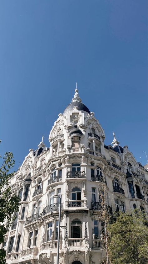 Madrid Life, Madrid Winter, Spain Winter, Spain Aesthetics, Spain Aesthetic, Spain Madrid, Madrid Wallpaper, European Architecture, Madrid Barcelona