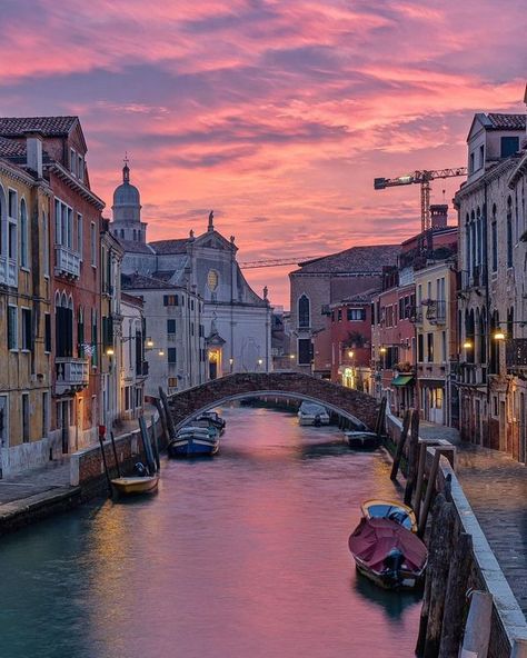 Venice, Italia Venice Italy Aesthetic, Italian Sunset, Italy Aesthetic, Beautiful Nature Pictures, Venice Italy, Beautiful Sunset, Nature Pictures, Beautiful Nature, Venice