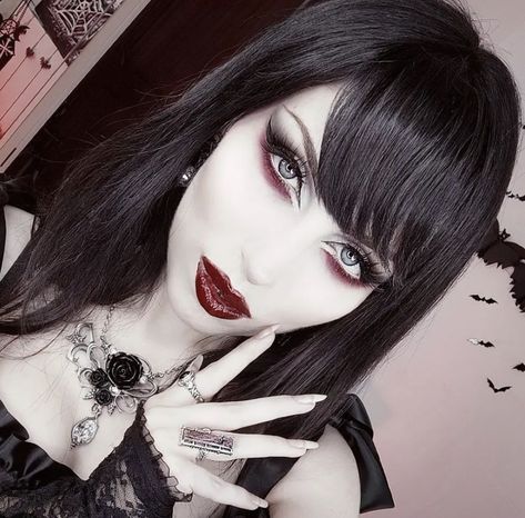 Follow 🥀The Goth Spot🥀 for daily posts!! Victorian Gothic Makeup, Victorian Vampire Makeup, Victorian Goth Makeup, Vampire Goth Makeup, Vamp Makeup, Goth Makeup Looks, Gothic Prom, Goth Eye Makeup, Eyeliner Ideas