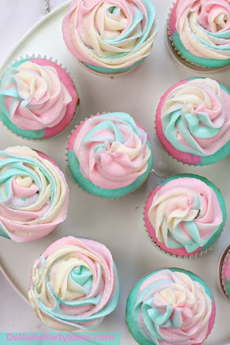 Candy Party Cupcakes, Cotton Candy Cupcakes Easy, Pastel Color Cupcakes, Cupcakes For Girls Birthday, Pastel Cupcakes Birthday, Girly Cupcakes Birthday, Pastel Colour Cupcakes, Pink And Blue Cupcakes, Pink And Blue Frosting Cupcakes