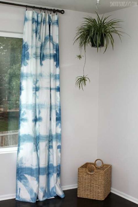 23 Tie Dye and Fabric Dyeing Ideas and Projects - Indigo Dyed Curtains Shibori Curtains, Dyed Curtains, Shady Patio, Diy Shibori, Tie Dye Curtains, Indigo Curtains, Mode Batik, Dye Curtains, Hot Pink Walls