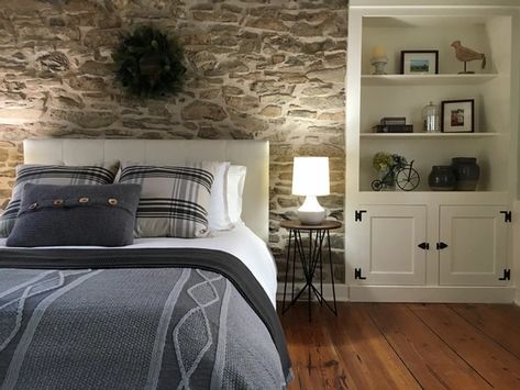 Stone Headboard, Stone House Revival, Stone Wall Interior Design, Stone Walls Interior, Stone Accent Walls, Stone Interior, Wall Interior, Gorgeous Houses, Accent Wall Bedroom