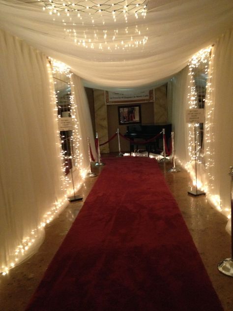 Entrada Formal Party Aesthetic Decorations, College Formal Decorations, Grown Up Prom Party, Met Gala Prom Decorations, Prom School Decoration, Gym Prom Decorations, Hallway Party Decorations, Prom Room Decorations, Prom Met Gala Theme