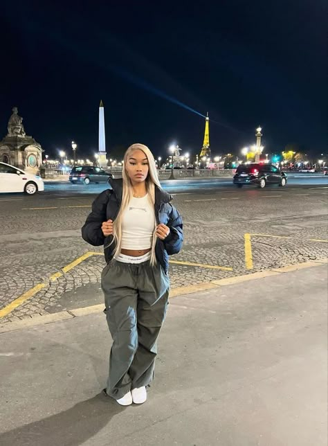 London Streetwear Women, Girl Streetwear Outfit, Girl Outfit Ideas, Winter Outfits Ideas, Dd Osama, Girls Streetwear, Streetwear Girl, Winter Outfit Ideas, Winter Is Here