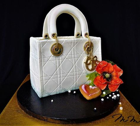 Dior Cake, Carving Cake, Carving Cake Recipe, Bag Cakes, Handbag Dior, Glam Birthday, Purse Cake, Handbag Cake, Birthday Chocolate