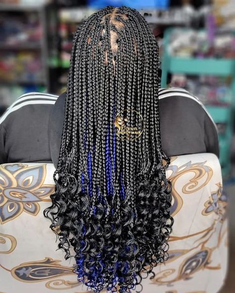 Braids With Skunk Patch, Curly Peekaboo Braids, Peek A Boo Braids With Curls, Peak A Boo Braids With Curls, Braids With Different Colors, Peekaboo Bohemian Braids, Box Braids With Color Underneath, Black Girls Hairstyles Braids With Color, Peek A Boo Box Braids With Beads