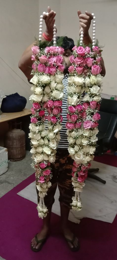 Orchid Garland Wedding Indian, Orchid Varmala Indian Weddings, Jai Mala Designs, Jaimala Designs Indian Weddings, Jaymala For Wedding, Wedding Mala Rose, Orchid Garland, Groom Mala, Varmala Designs