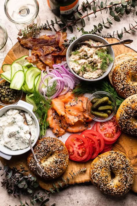 Salmon Bagel Board, Bagel Board, Types Of Bagels, Smoked Salmon Spread, Bagel Bar, Smoked Salmon Bagel, Bagel Toppings, So Much Food, Salmon Bagel