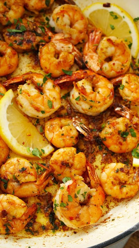 Cooked Prawn Recipes, King Prawn Recipes, Creamy Garlic Butter Sauce, Garlic Prawn Pasta, Easy Prawn Recipes, How To Cook Prawns, Butter Prawns, Butter Prawn, Easy Garlic Butter