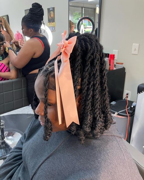 Barbie Ponytail 🎀. follow @locsbyyaya for everything locs Style : 28 Inch Soft Locs ++ Soft Loc Styling Located Stone Mountain Ga 📍 💬Text 470)4447467 for any questions or concerns ( If viewing follow @locsbyyaya for more 🫶🏾 ) Pssttt follow my Tik tok 🎶 @ yayajenelle for more hair content #stonemountainstylist #atlantastylist #decaturstylist #atlantabraider #decaturbraider #atlantalocs #atlantafauxlocs #stonemountainfauxlocs #fauxlocs #explore #fyp #atlsoftlocs #distressedlocs #s... Soft Loc Barbie Ponytail, 28 Inch Soft Locs, Soft Locs Ponytail, Loc Barbie Ponytail, Loc Ponytail, Locs Soft, Hair Content, Barbie Ponytail, Soft Locs