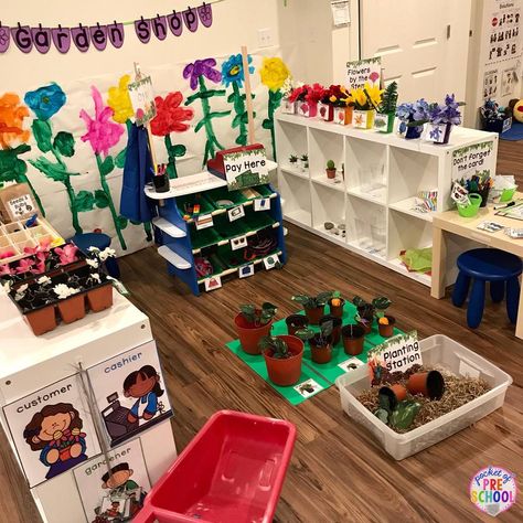 Flower Shop Dramatic Play, Spring Art Projects For Kids, Dramatic Play Themes, Dramatic Play Ideas, Preschool Garden, Purposeful Play, Mother's Day Theme, Role Play Areas, Community Helpers Preschool