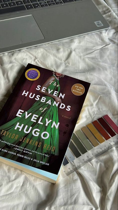 THE SUNDAY TIMES BESTSELLER AND TIKTOK SENSATION SOON TO BE A NETFLIX FILM #booktok #books #sevenhusbands #evelynhugo #reading #aesthetic Seven Husbands Of Evelyn Hugo Book, The 7 Husbands Of Evelyn Hugo, Books Aestethic, 7 Husbands Of Evelyn Hugo, Viral Books, Hugo Book, Novel Movies, Tiktok Made Me Buy It, Seven Husbands Of Evelyn Hugo