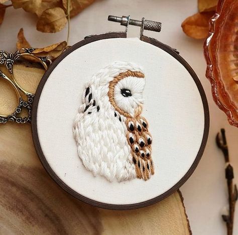 Owl Embroidery, Barn Owls, Learning To Embroider, Halloween Embroidery, Embroidered Art, Bird Embroidery, Learn Embroidery, Fibres Textiles, Animal Embroidery