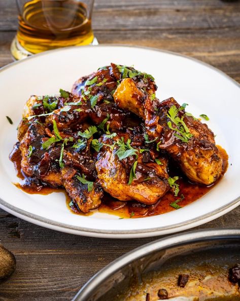 Maple Bourbon Glaze with Chicken Drumsticks - Chiles and Smoke Maple Bourbon Chicken, Crock Pot Drumsticks, Grilled Drumsticks, Maple Bourbon Glaze, Maple Glazed Chicken, Bourbon Glaze, Maple Bourbon, Bourbon Chicken, Grilled Meats