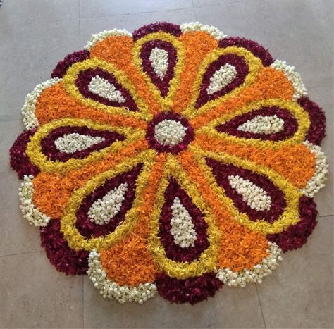 Onam Floral Design, Athappo Design, Flower Rangoli For Onam, പൂക്കളം Design, Flower Decoration Rangoli, Athakalam Design, Easy Rangoli With Flowers, Rangoli Flowers Designs Ideas, Deepavali Kolam Design