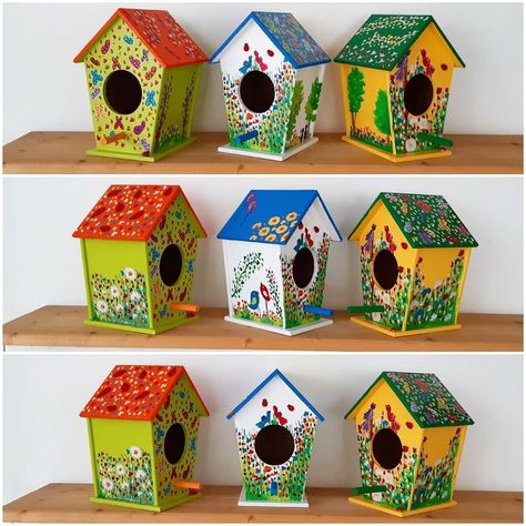 Outdoor Bird Houses, Painting Wood Birdhouses, Bird House Decorations, Painting Birdhouses Ideas Simple Wood, Cardboard Bird House, Painted Birdhouses Ideas, Painted Bird Houses Ideas, Bird House Painting Ideas, Hand Painted Birdhouses