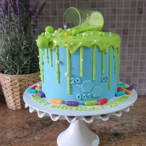 Mad Scientist Cake Ideas, Science Themed Birthday Party Cake, Science Experiment Birthday Cake, Mad Science Cake, Science Party Cake Ideas, Science Beaker Cake, Biology Themed Cakes, Mad Science Birthday Cake, Mad Scientist Birthday Cake