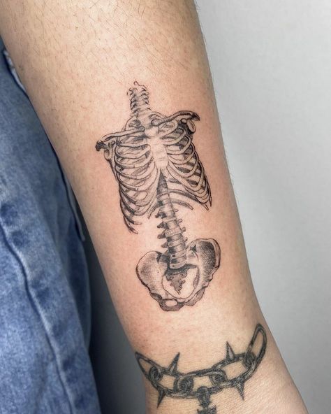 Anatomical Tattoos, Anatomy Tattoo, Line Tattoo Ideas, Medical Tattoo, Magic Runes, Torso Tattoos, Ribcage Tattoo, Bone Tattoos, Sharpie Tattoos