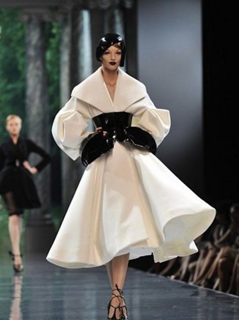 John Galliano  for Dior Haute Couture | 2008-2009 Dior Fashion Week, 2008 Couture, Rich Auntie, Dior New Look, Dior Coat, Galliano Dior, Dior Fashion Show, Big Dresses, Christian Dior Haute Couture