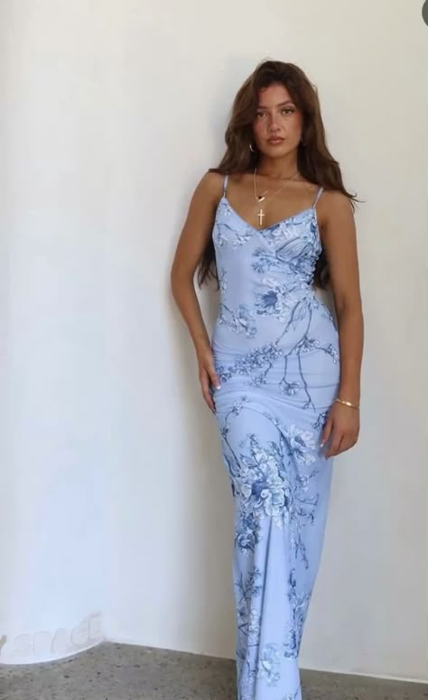 Indian Inspired Dresses, Nontraditional Prom Dresses, Brunch Prom Dress, Wedding Guest Dress Aesthetic, Fun Prom Dresses, Lunch Date Dress, Maxi Dress Aesthetic, Y2k Fashion Dresses, Italian Dresses