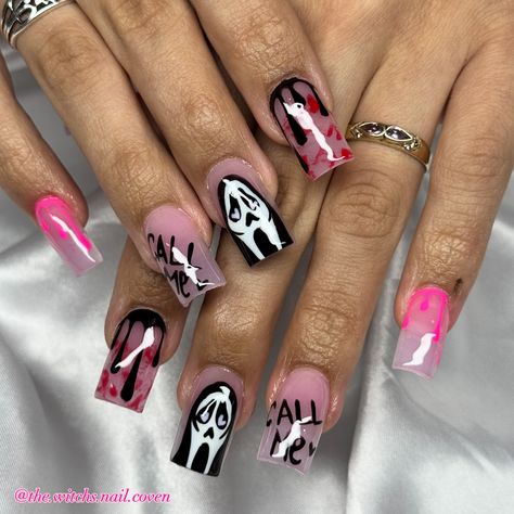 Love ghostface nail art for spooky season 💕 Slasher Nails, Ghost Face Nails, Nails Black Pink, Ghostface Nails, Face Nails, 2024 Nails, Ghost Face, Nails Black, Spooky Season