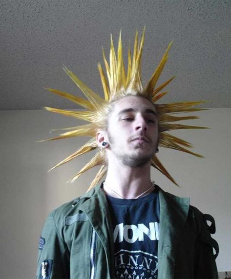 Liberty Spikes, Punk Haircut, Punk Mohawk, 80's Hairstyle, Punk Subculture, Growing Your Hair Out, World Hair, Hipster Looks, Punk Looks