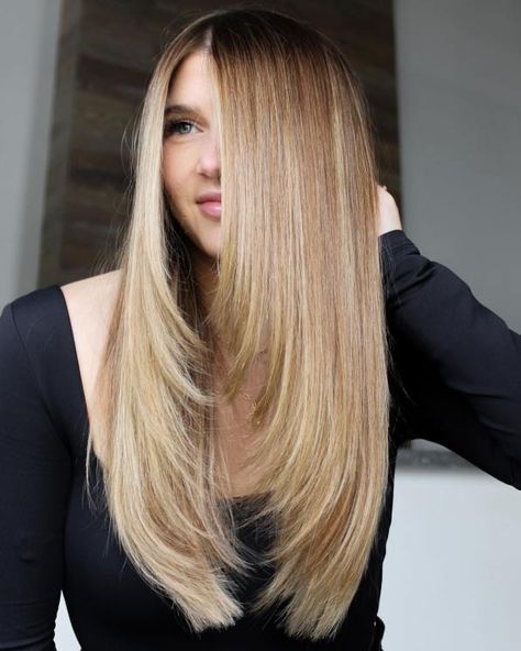 Long Straight Hair with Face-Framing Layers Layered Haircuts Straight Hair, Layered Haircuts Straight, Layered Thick Hair, Face Framing Hair, Layered Haircuts For Women, Summer Blonde, Straight Hair Cuts, Medium Layered Haircuts, Hairstyles For Layered Hair