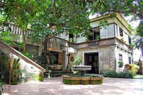 Philippine Ancestral Home (Mostly in Visayan  and Luzon provinces) Houses Old Money, Hispanic Architecture, Asian Garden Design, Houses In The Philippines, Filipino Houses, Filipino Vintage, Bamboo House Plant, Philippine House, House Philippines