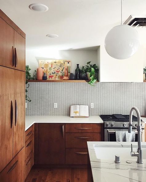 Here Are 6 Midcentury Modern Kitchen Backsplash Ideas That Will Steal Your Heart | Hunker Minimalism Living, Modern Kitchen Backsplash, Kitchen Ikea, Mid Century Modern Kitchen, New Kitchen Cabinets, Mid Century Kitchen, Modern Farmhouse Kitchens, Trendy Kitchen, Counter Tops