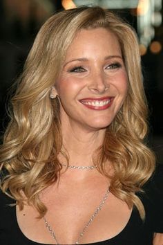 Lisa Kudrow Friends, Waiting Until Marriage, Lisa Kudrow, Family Photos With Baby, Left Handed People, Older Siblings, Spring Hair Color, Phoebe Buffay, Family Family