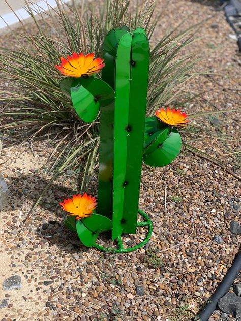 PRICES MAY VARY. 100% HANDMADE - This cactus saguaro will brighten any space you place it. It has a circular base which can be buried underground, making it appear as if it has grown from the ground. They are all handmade, so each plant will be slightly different. No need to assemble it - Simply place this cactus anywhere you like, it makes a great addition to your garden, yard, pond, and lawn. This cactus plant is made out of high-quality metal, it has been coated to protect it from rusting. En Wooden Garden Art, Southwest Landscaping, Yard Pond, Rusty Metal Garden Art, Front Flower Beds, Unique Garden Art, Cactus Diy, Cactus Decor, Metal Garden Art